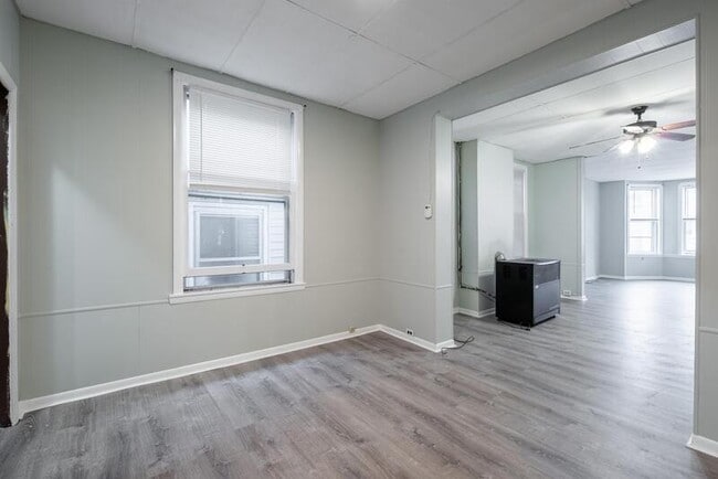 Building Photo - 140 5th Ave