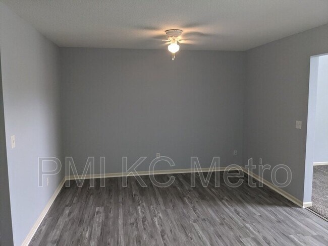 Building Photo - 16008 E T C Lea Rd