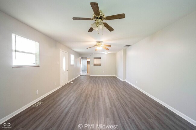 Building Photo - 3748 N Hawthorne Ln