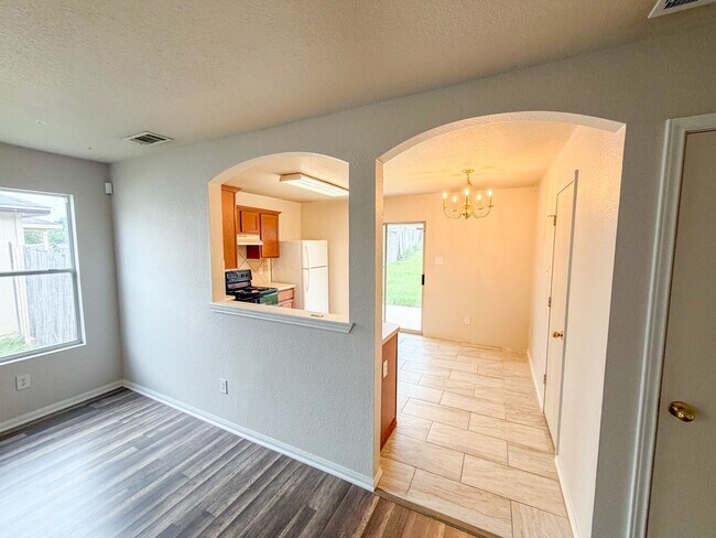 Building Photo - 2909 Blackburn Dr