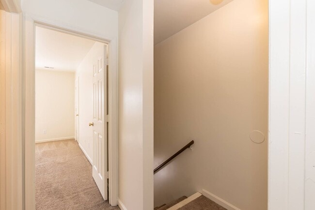 Building Photo - Two Bedroom Home!