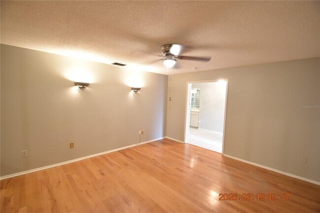 Building Photo - 2562 Redwood Way