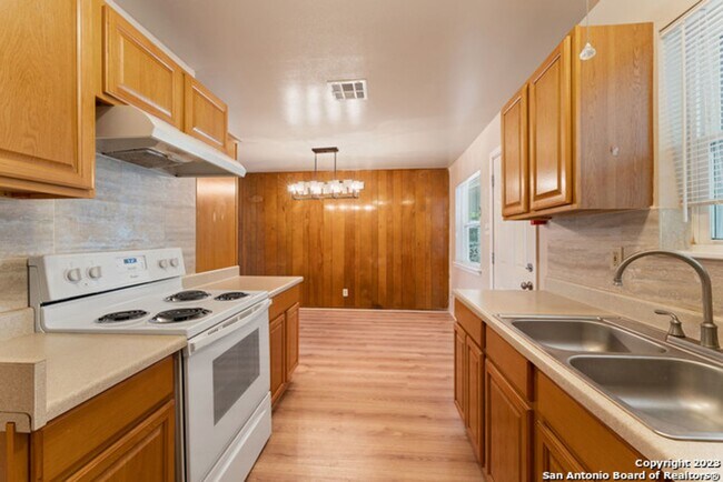 Building Photo - 626 Aviation Ave