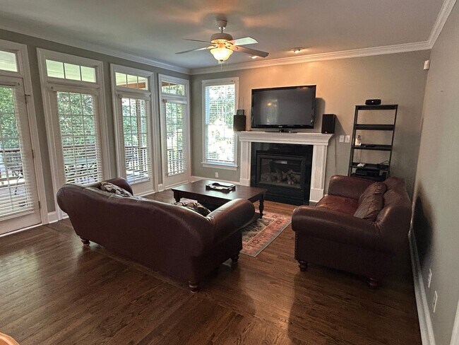 Building Photo - 4 Bed | 2.5 Bath House in Morrisville with...