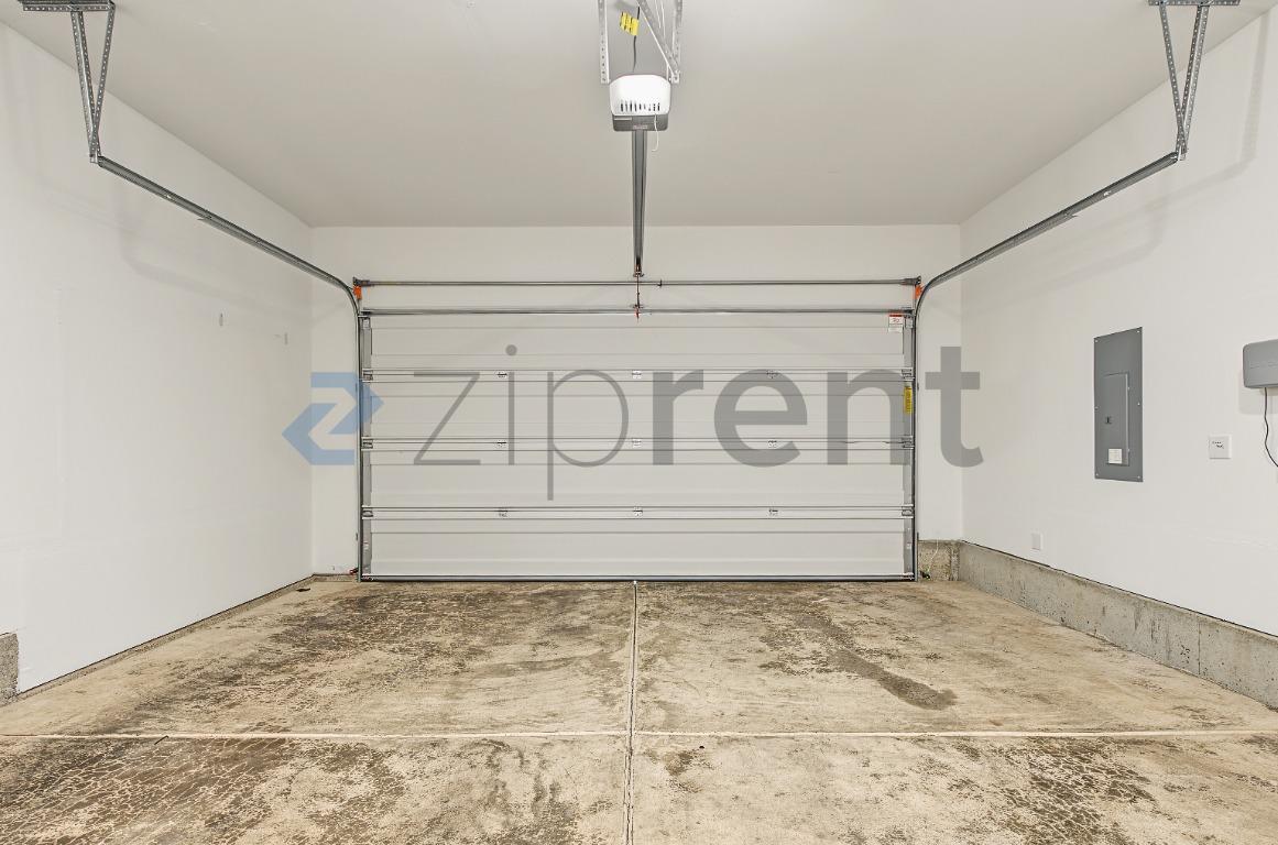 Building Photo - Unit
