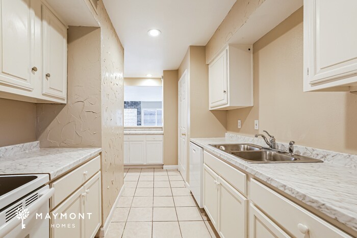 Building Photo - 11889 Algonquin Dr