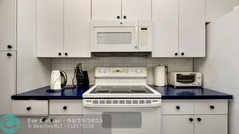 Building Photo - 402 Sea Oats Dr
