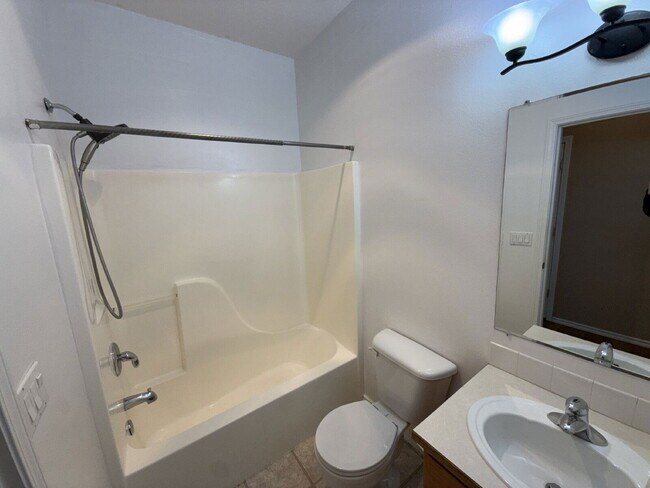 Building Photo - 1631 S 59th St