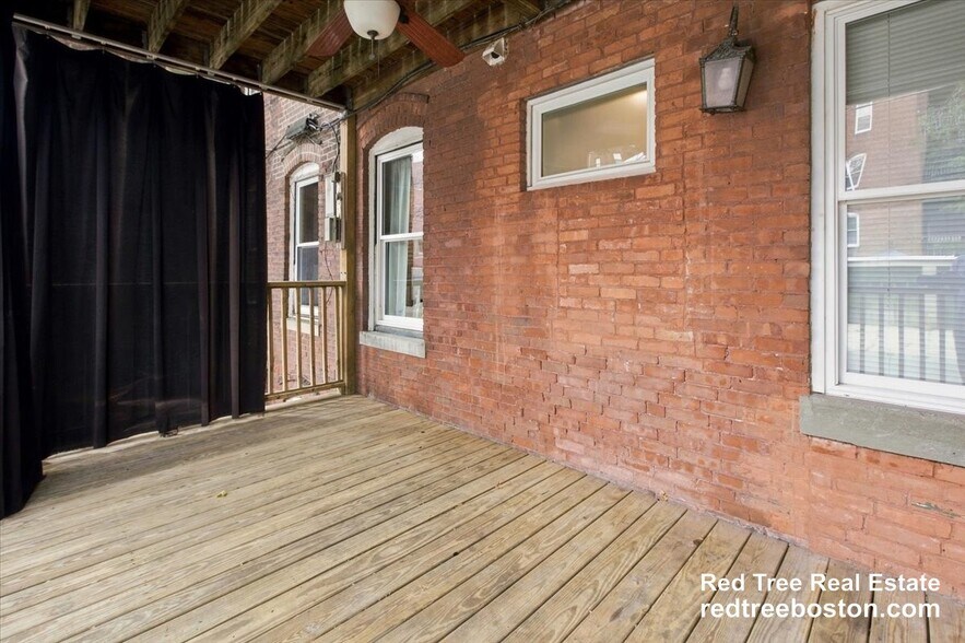 Building Photo - 9 Strathmore Rd