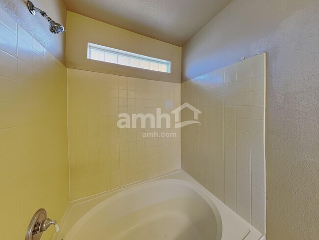 Building Photo - 4892 Waldenwood Dr