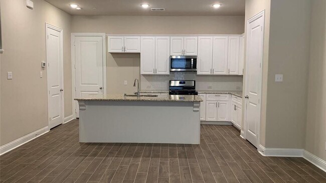 Building Photo - 4246 Shavano Dr