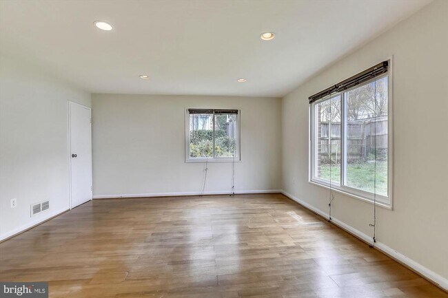 Building Photo - 4503 Traymore St