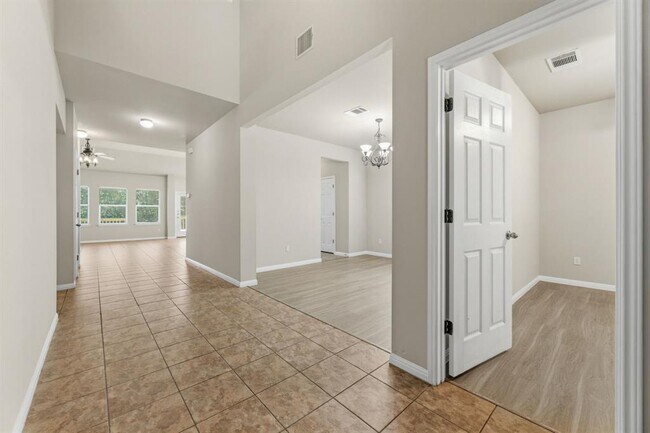 Building Photo - 1216 Willowbrook Dr