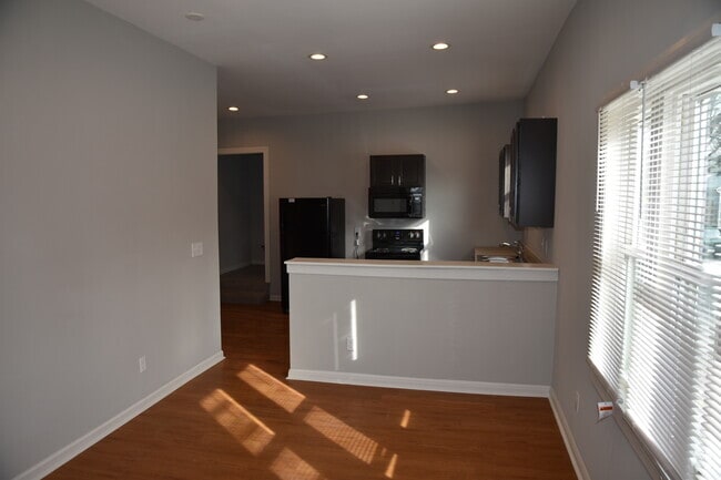 Building Photo - 352 E Hinman Ave