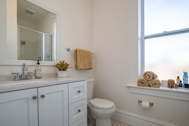 Building Photo - STUNNING Benton Park Townhome