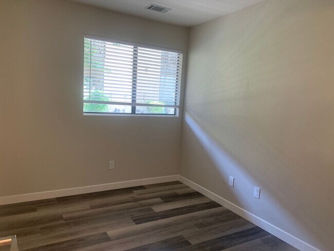 Building Photo - Downstairs 2 bed 2 bath brand new condo wi...