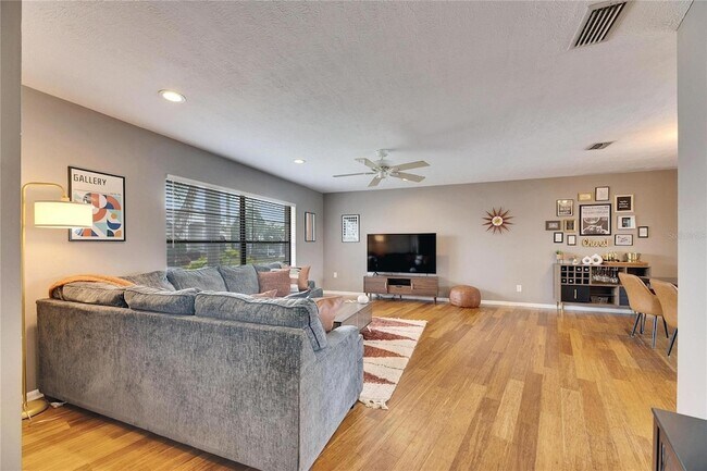 Building Photo - 811 Eagle Ln