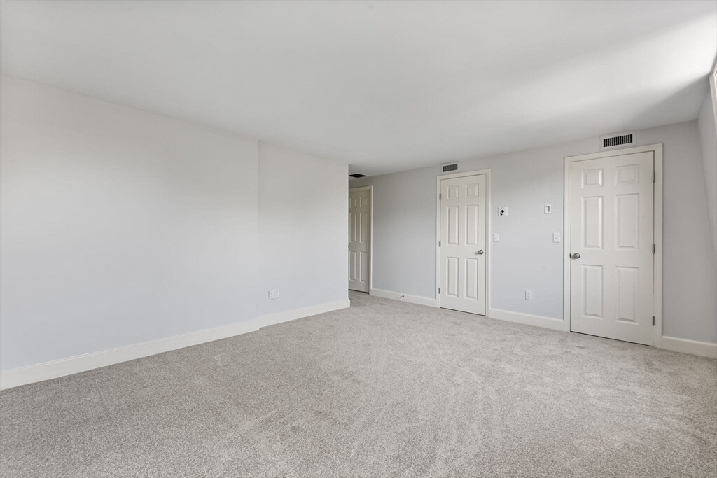 Building Photo - 403 Marlborough St