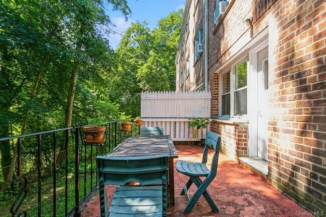 Building Photo - 45 Carpenter Ave