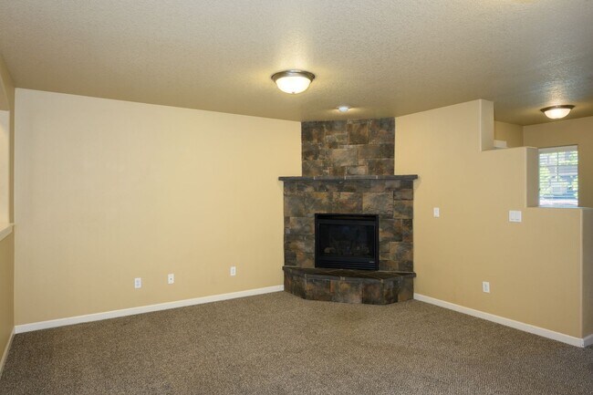 Building Photo - Wonderful 4 bedroom in SE Bend!