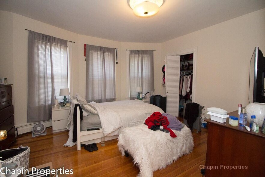 Building Photo - 66 Chestnut St