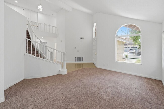 Building Photo - SPACIOUS 4 BEDROOM, 3 BATH HOME WITH 3-CAR GARAGE!