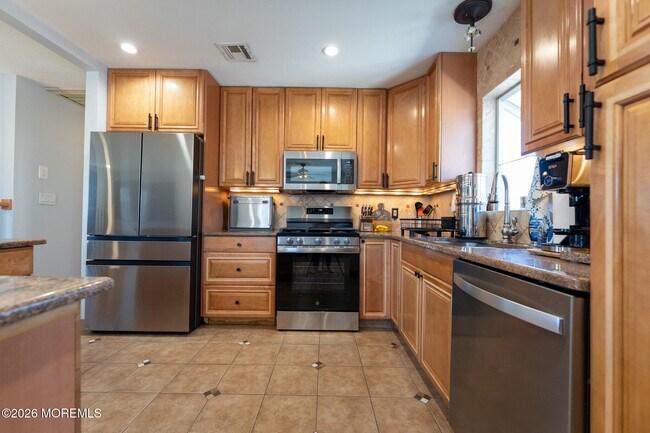 Building Photo - 406 Lawrence Dr