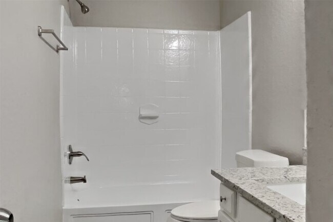 Building Photo - 22003 Avonglen Ln