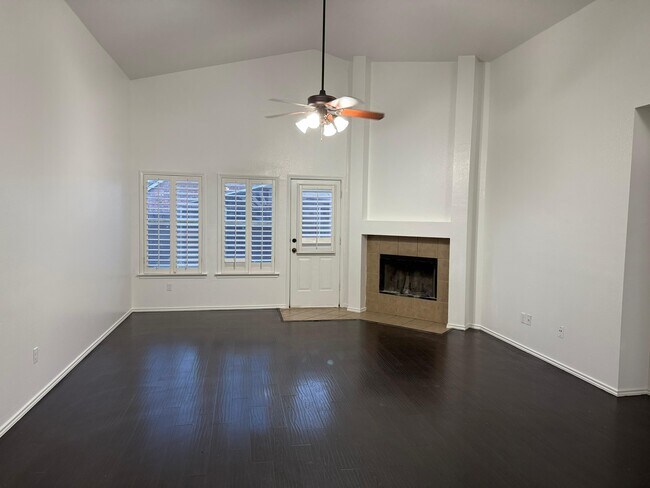 Building Photo - 1940 Cliffrose Dr