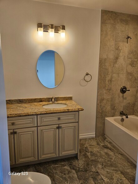 Primary bedroom in suite bathroom - 1344 E Windsor Rd