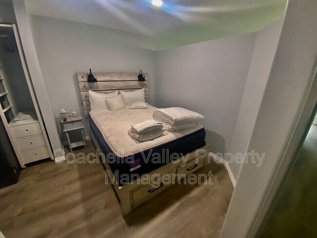 Building Photo - 5300 E Waverly Dr