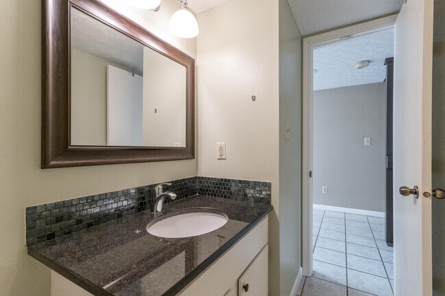 Building Photo - 867 Sheldrake Ct