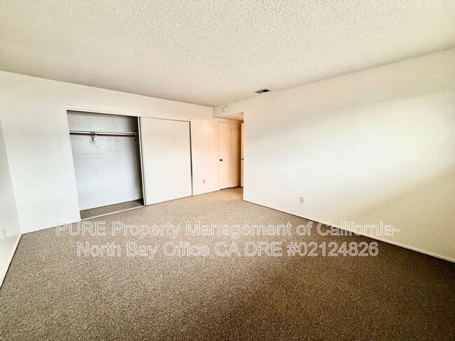 Building Photo - 804 Parent Way