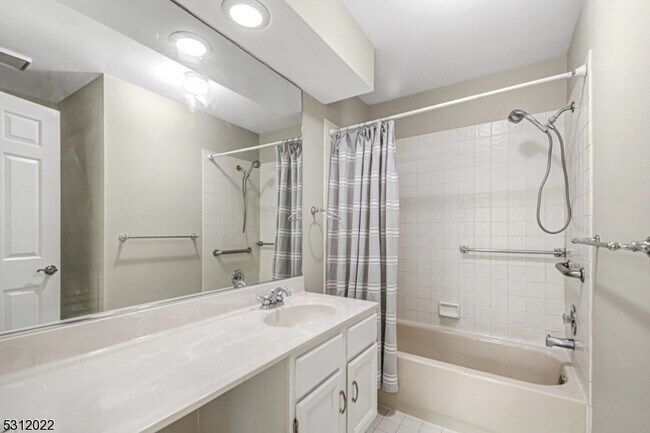 Building Photo - 184 Aster Ct