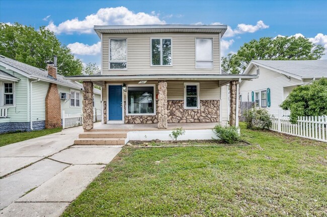 Primary Photo - 241 N Sedgwick St