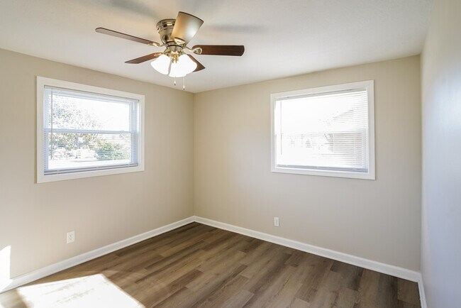 Building Photo - Charming 4-Bedroom Home with Spacious Lawn