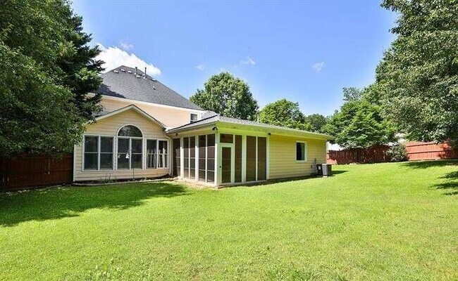 Building Photo - 3520 Mystic Dr