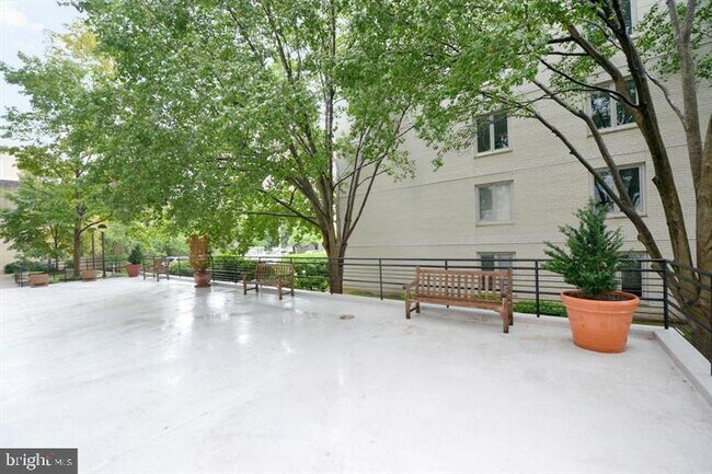 Building Photo - 730 24th St NW