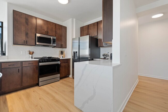 Building Photo - 716 W Kinzie St