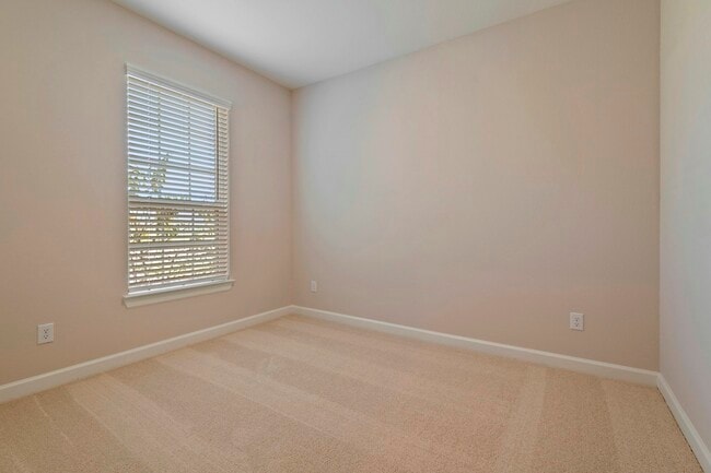 Building Photo - 1035 Rosewood Trl