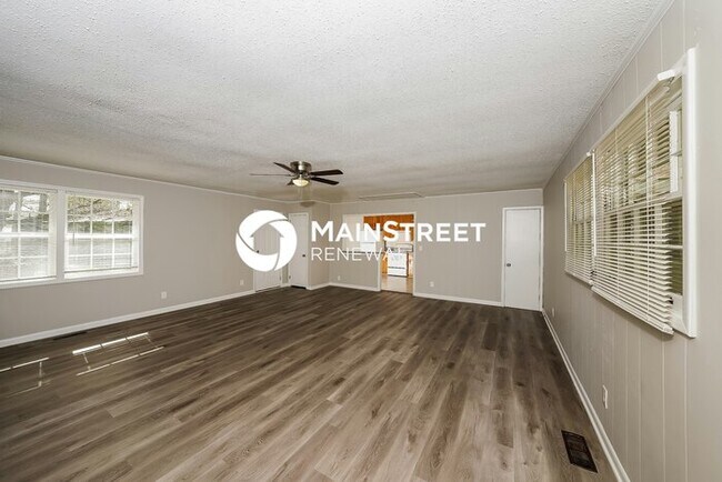 Building Photo - 3 Bedroom Pet-Friendly Home in Birmingham, AL with Main Street Renewal