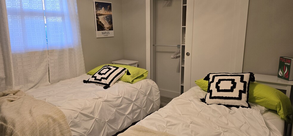 Building Photo - 27105 Center Ave