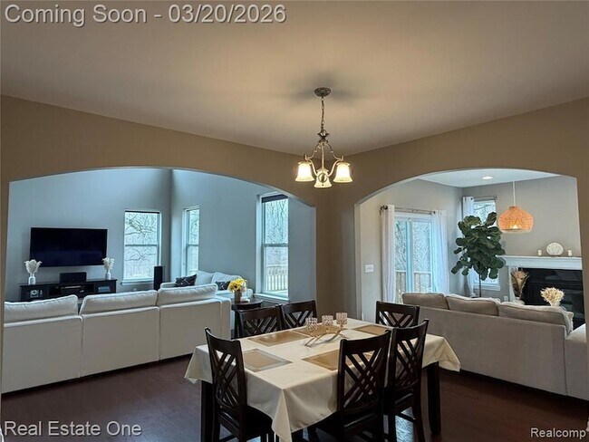 Building Photo - 58206 Sunflower Cir N