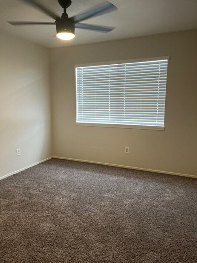 Building Photo - SH6012C