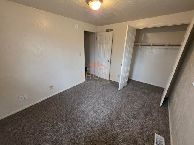 Building Photo - 1406/1408 Broadway St