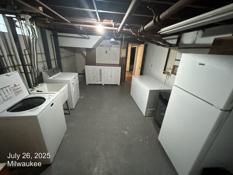 Building Photo - 3370 S Princeton Ave