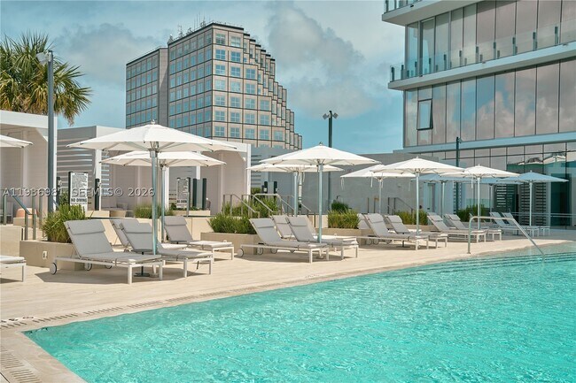 Building Photo - 300 Biscayne Blvd