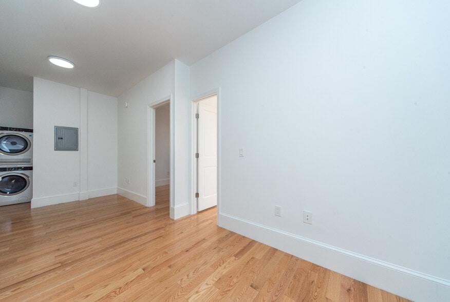 Building Photo - 175 Hemenway St