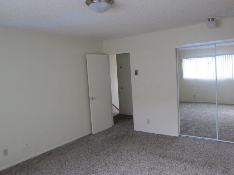 Building Photo - 240 Ellwood Beach Dr