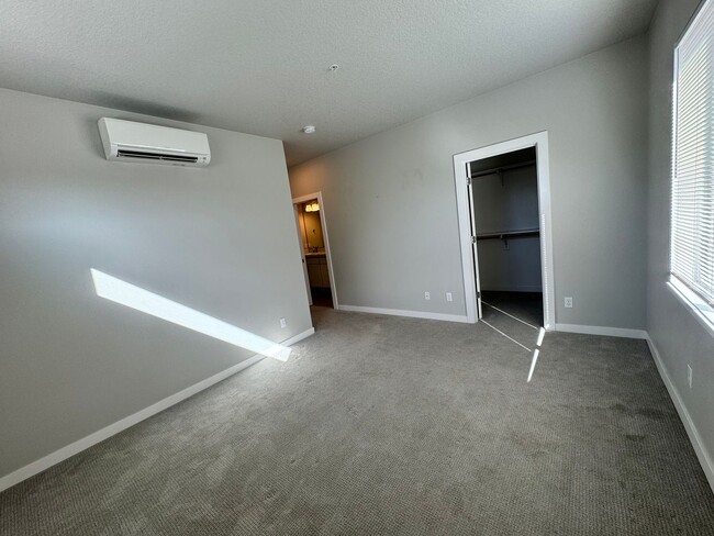 Building Photo - Beautiful 2 bedroom, 1 bathroom Condo in N...